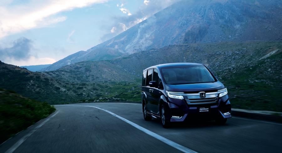  Honda StepWGN Spada Hybrid 2017 года  (фото 11 из 13)